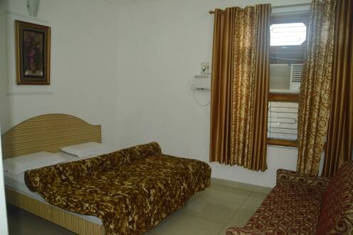 Hotel The Plaza, Jammu 4